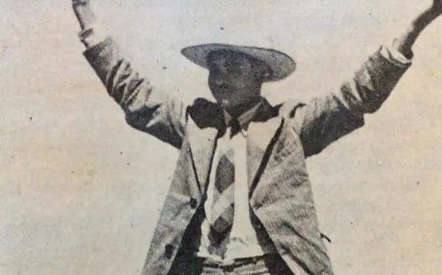sujeto-de-traje 