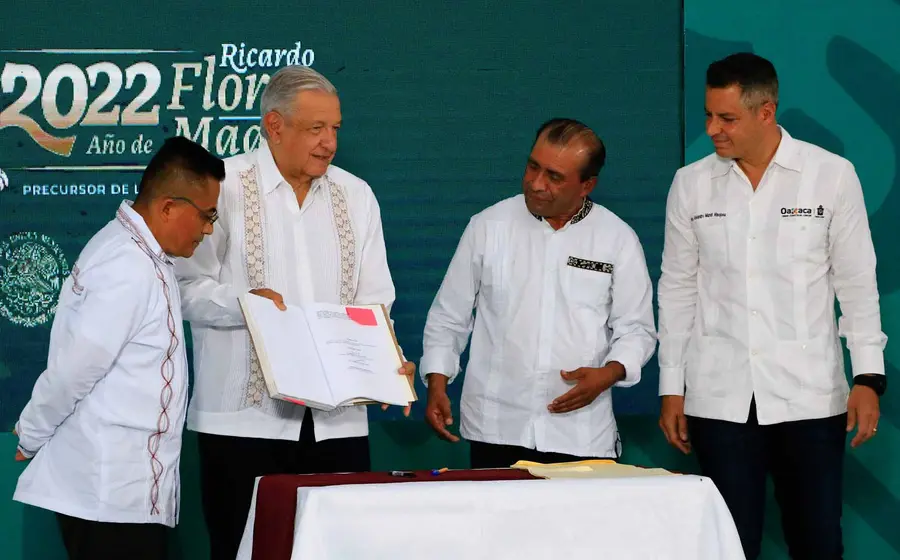 politicos-firmando