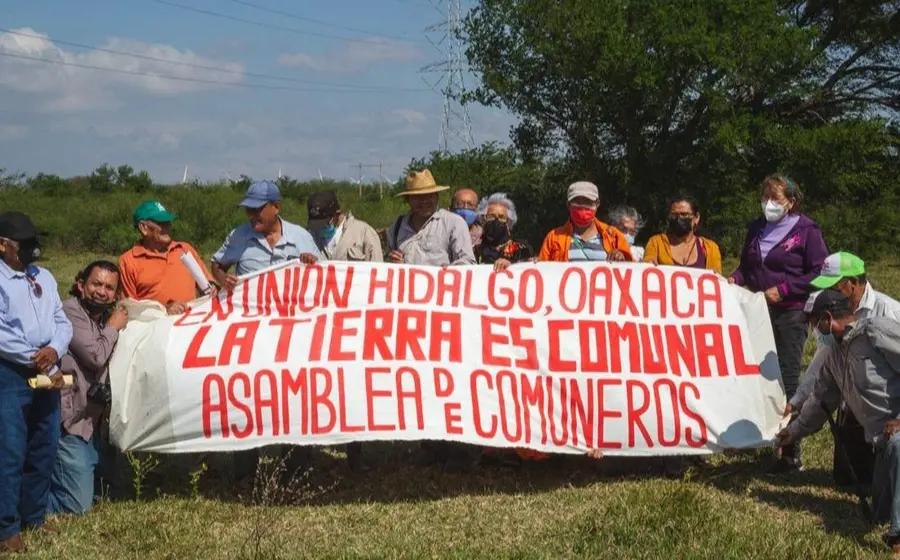 Habitantes de Unión Hidalgo protestan contra eólica.
