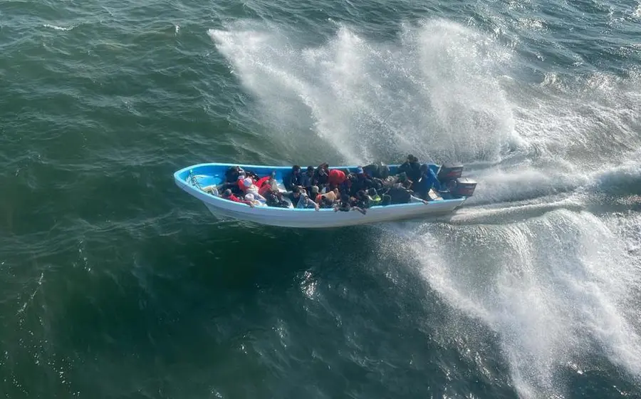 Embarcación con migrantes