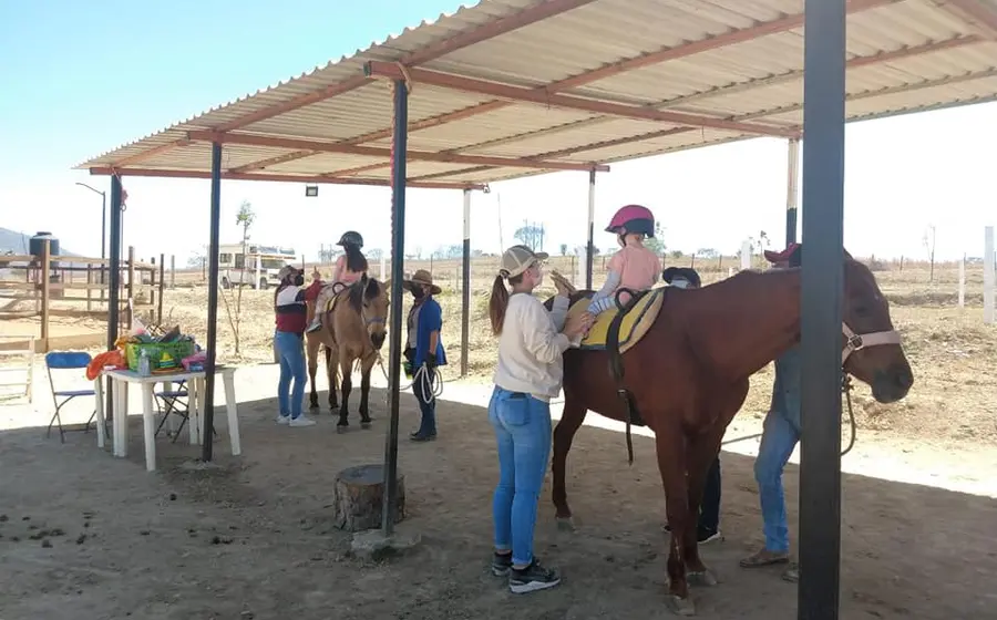 niños_en_caballos