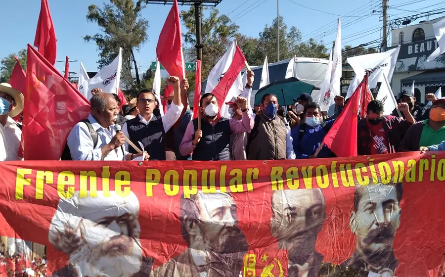 personas-con-pancartas