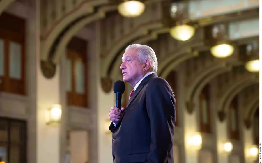 amlo-con-microfono