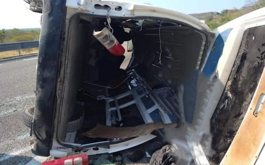 camioneta_volcada