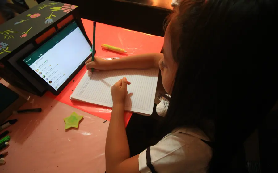 nina_tomando_clases