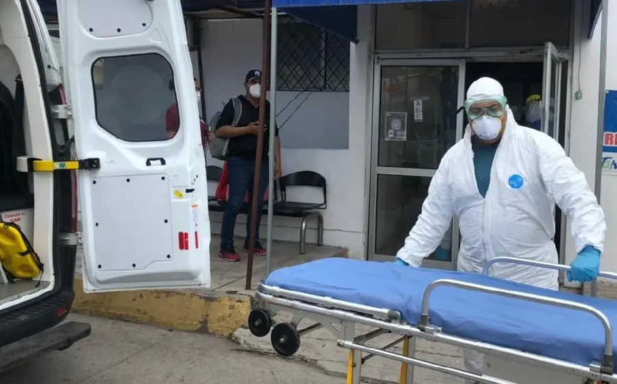 personal-medico-en-ambulancia