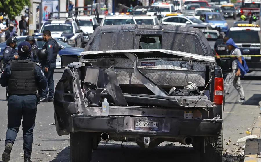 camioneta_estalla_con_pirotecnia