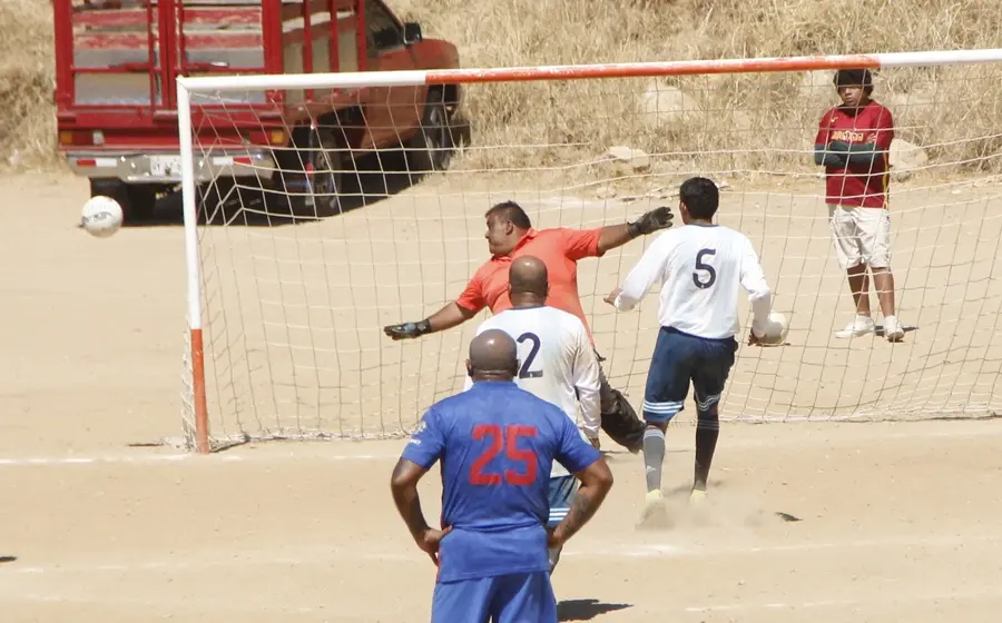 futbolistas-jugando