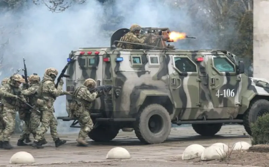 tanque-de-guerra-y-soldados 