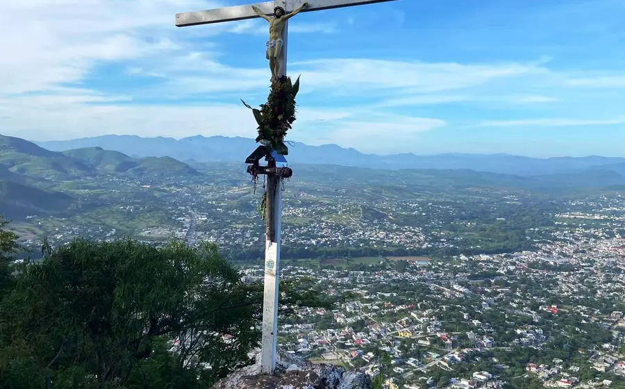 cruz-en-monte