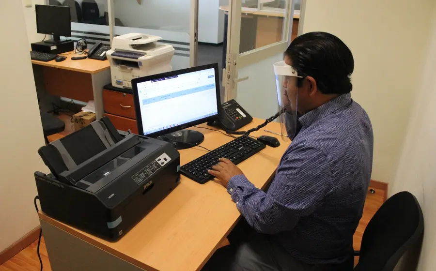 hombre-hablando-por-telefono