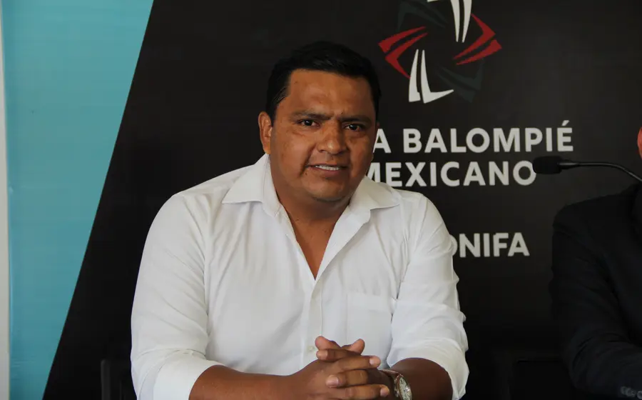 funcionario-de-futbol