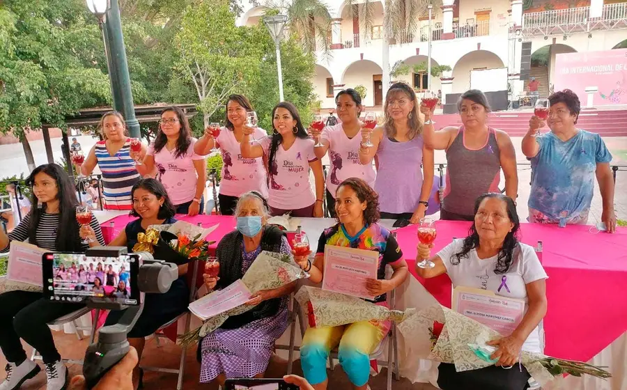 mujeres-reunidas 