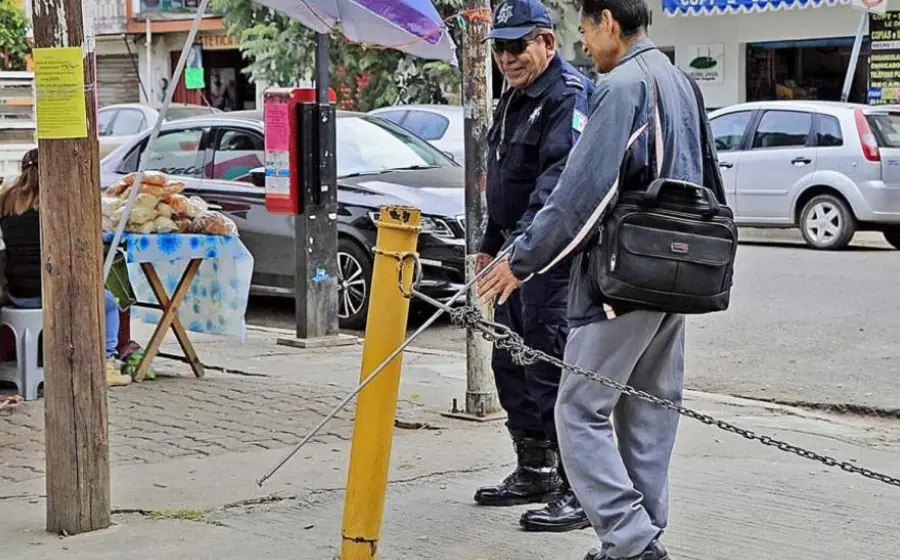 persona-cruzando-la-calle