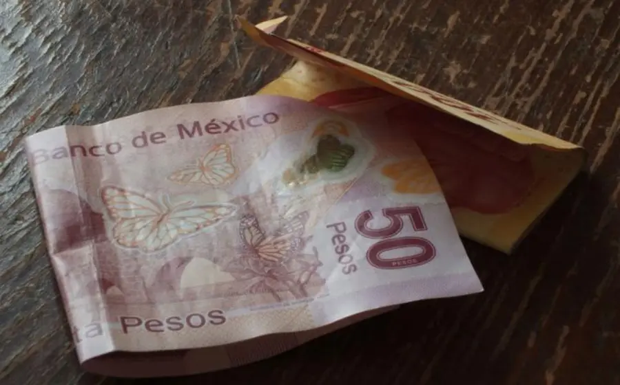 dinero-en-mesa
