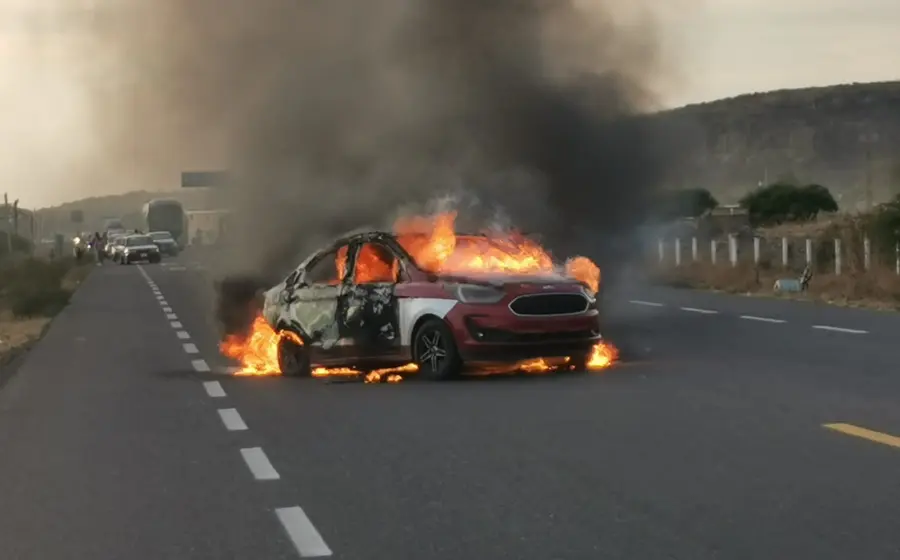 taxi_incendiado_en_tlacolula