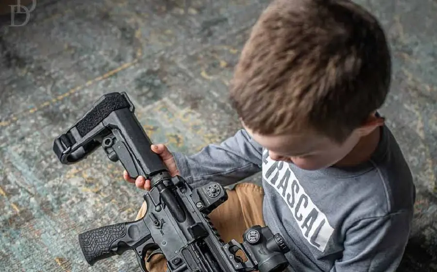 niño-con-arma