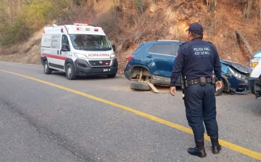 auto_choca_contra_cerro
