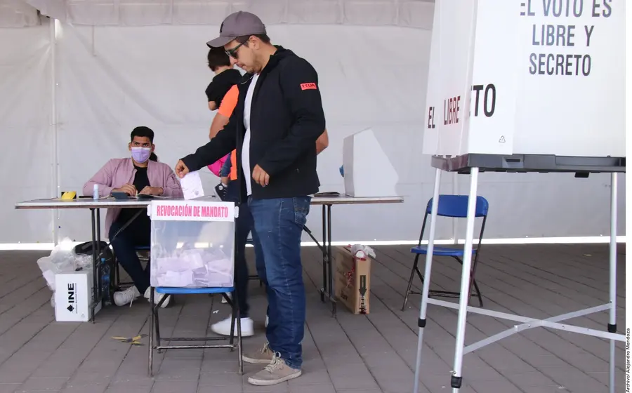perosna_votando