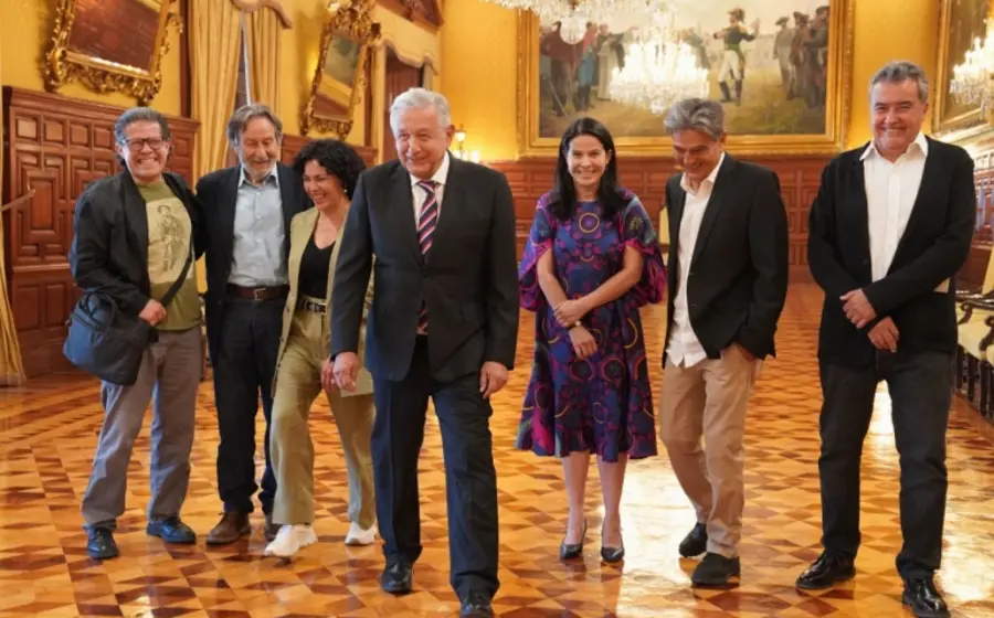 amlo_junto_a_funcionario