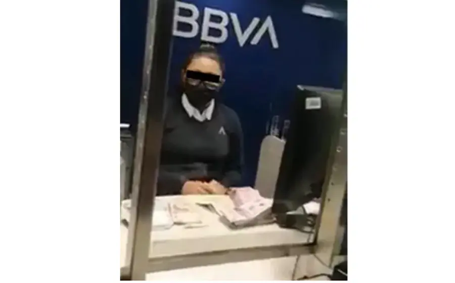 Le reclaman dinero 