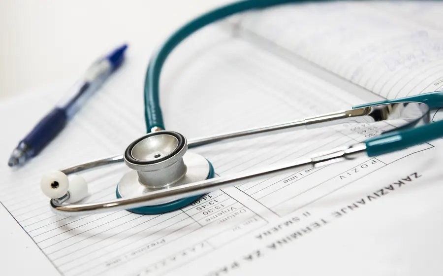 Medicina se mantiene como la carrera mejor pagada