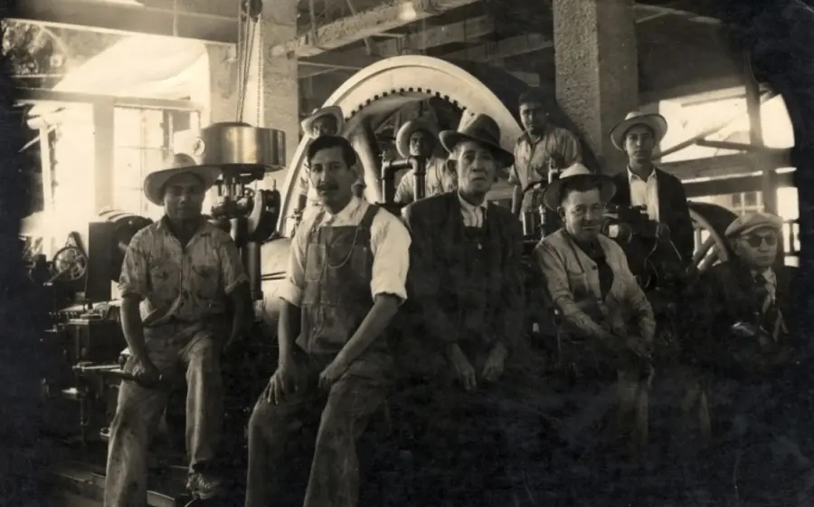 trabajadores-fabrica