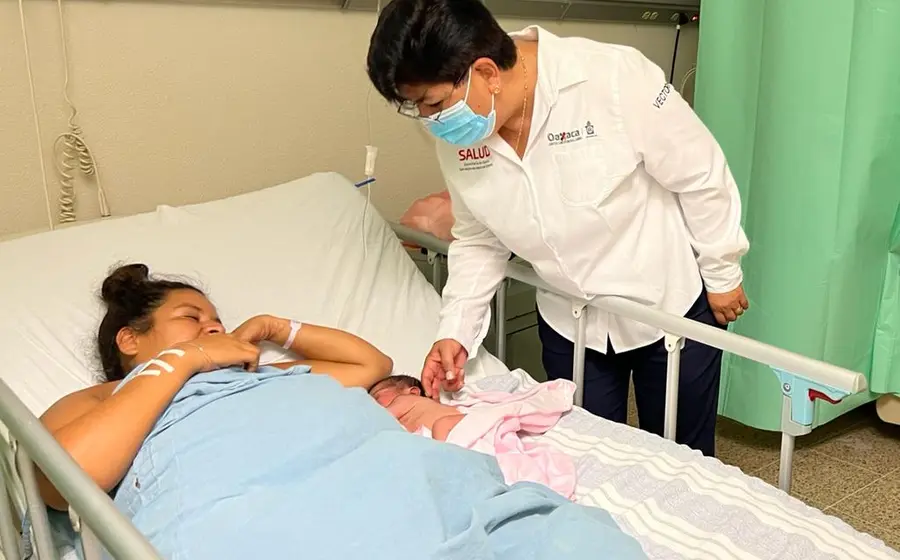 mujer_en_hospital
