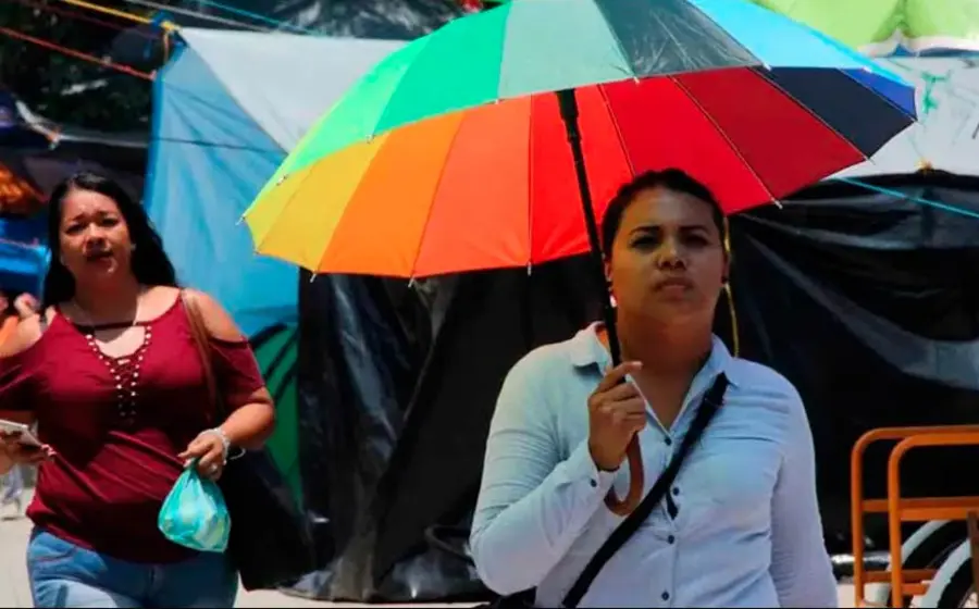 mujer-con-sombrilla 
