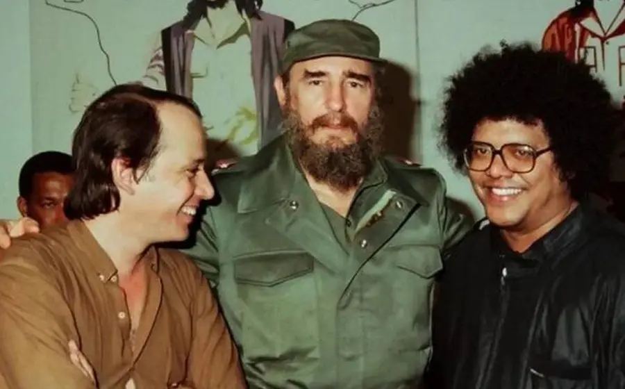 Aunque inicialmente estuvo comprometido con el movimiento revolucionario en Cuba, Milanés se convirtió en una de las figuras públicas más críticas del gobierno de su país.