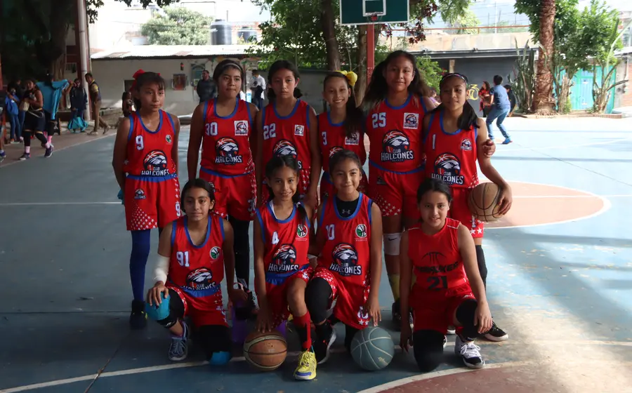 Equipo Halcones Oaxaca se proclamó campeón de la categoría infantil. 