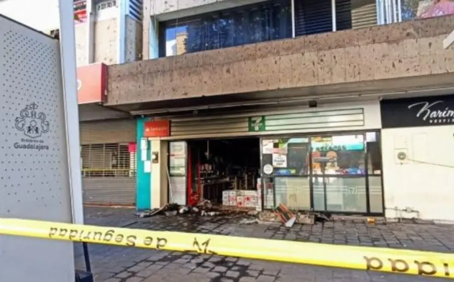 El fuego se propagó rápidamente y causó severos daños materiales.