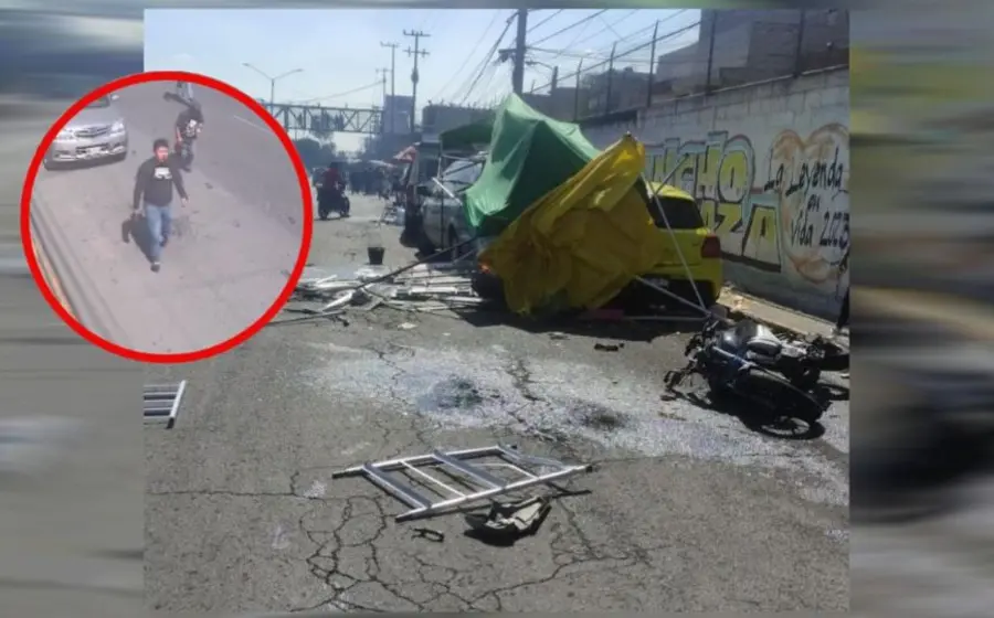 En las imágenes se observa cuando un motociclista pasa a lado de un automóvil color amarillo y al parecer le golpea un espejo, siendo que el conductor inmediatamente acelera y lo “centra” para atropellarlo.