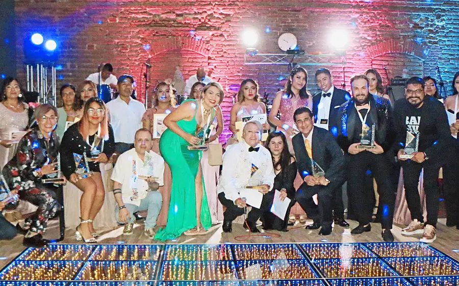 Egresadas, directivos e invitados de honor compartieron bellos momentos durante la graduación 2022 del Instituto de Belleza "Paola Luna", passion for beauty.