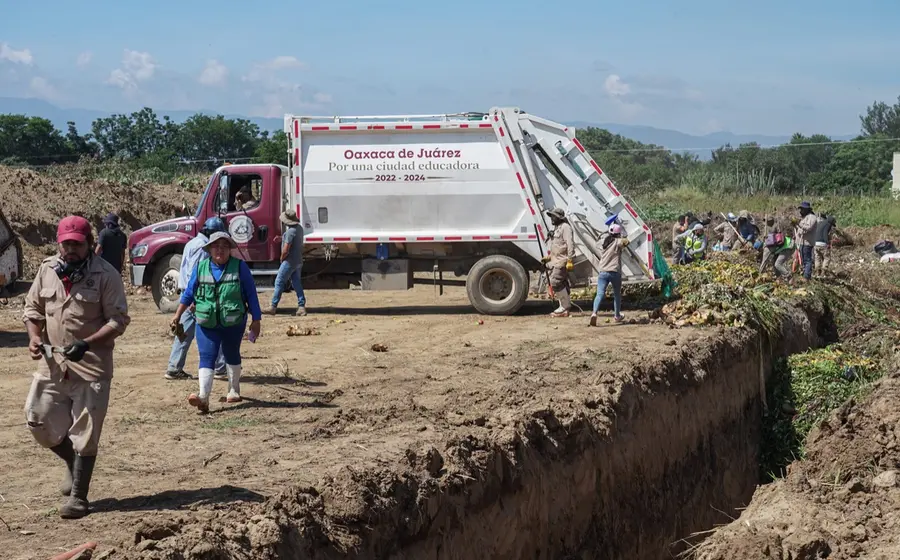 camion_basura_terreno