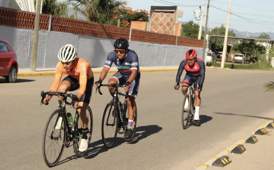 ciclistas_en_carrera