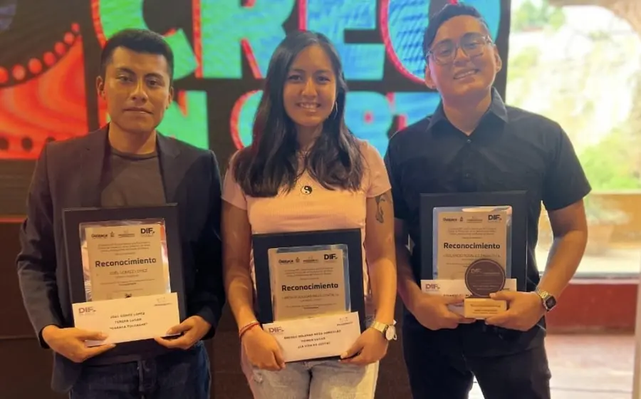 jovenes-sostienen-premio