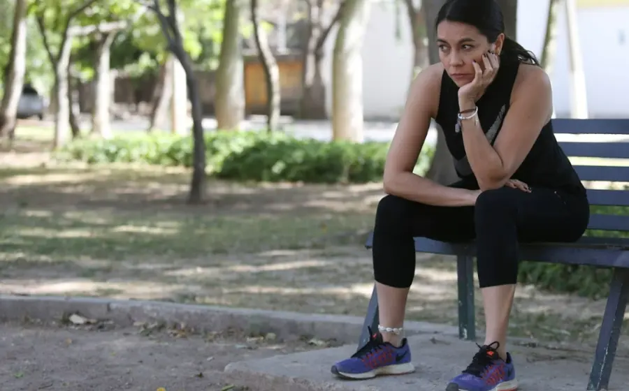 mujer-sentada