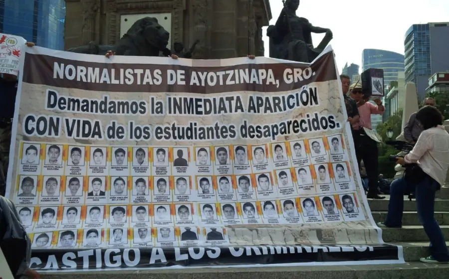pancarta-normalistas