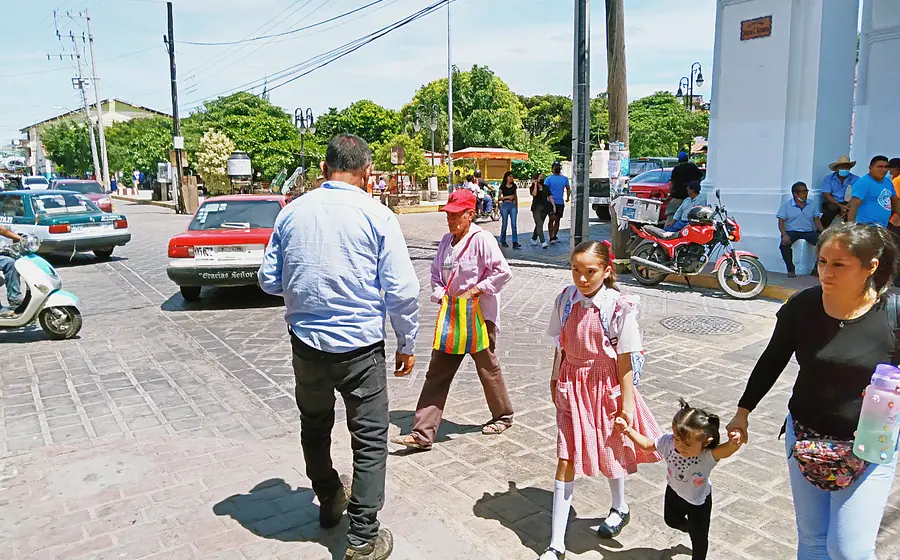 personas_caminando_en_calle
