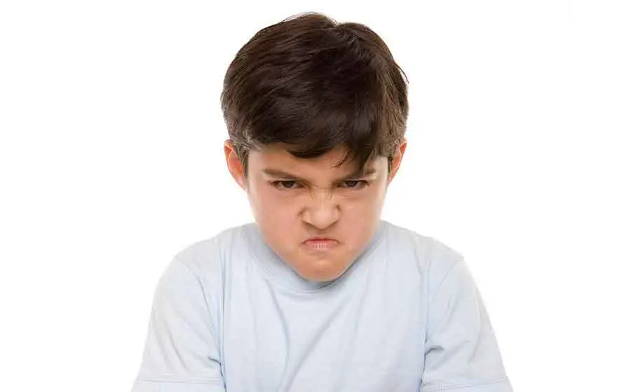 niño-enojado 