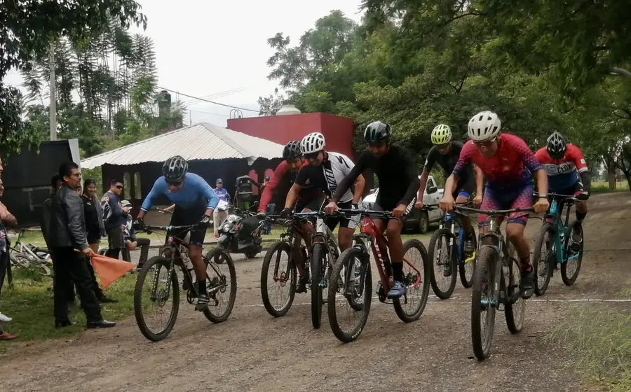 La competencia contó con la participación de 64 ciclistas