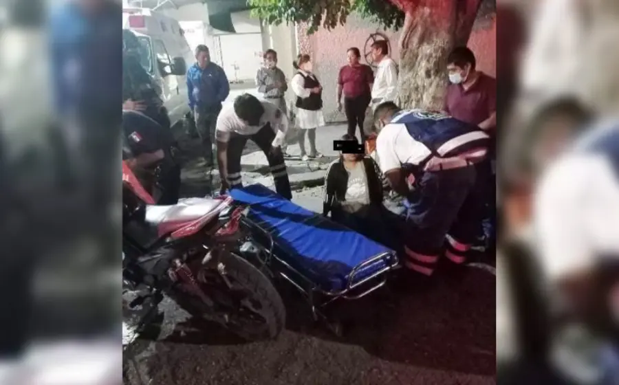 paramedicos-atienden-mujer