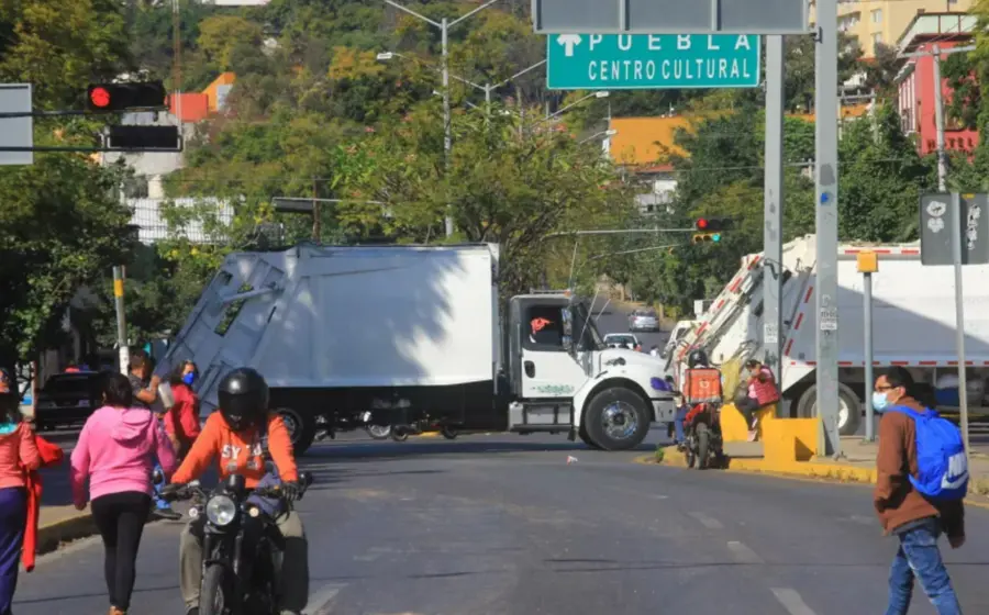 carro-atravesado-calle