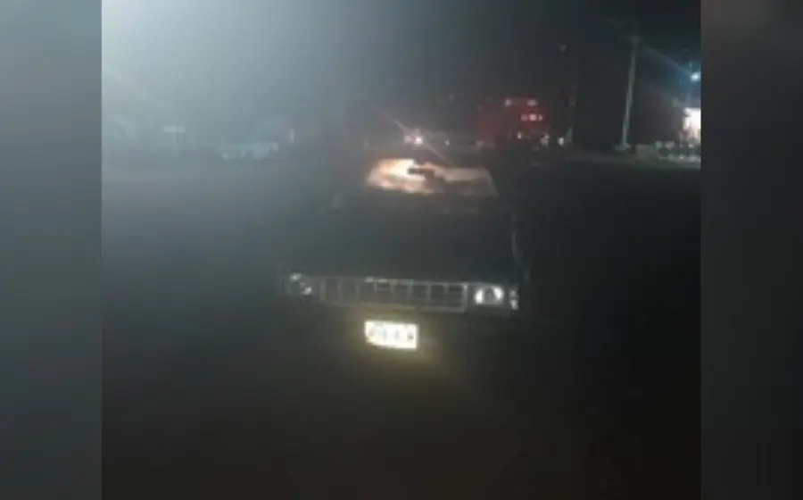 auto-viejo-noche