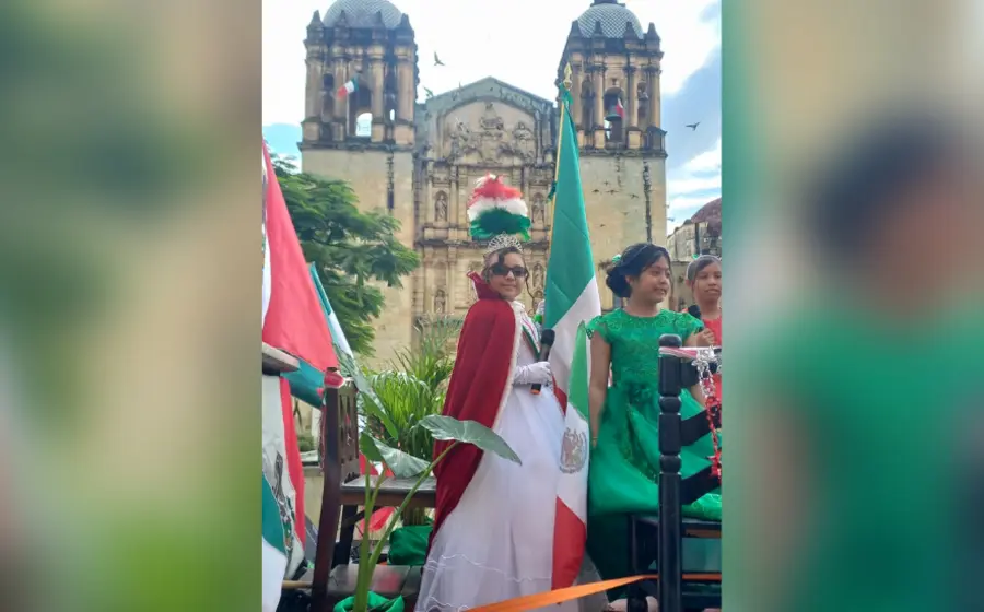 niña-bandera-desfile