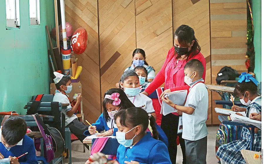 maestra-dando-clases
