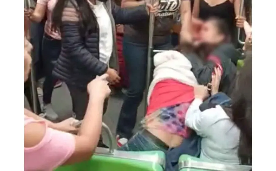 Riña entre pasajeras del Metro