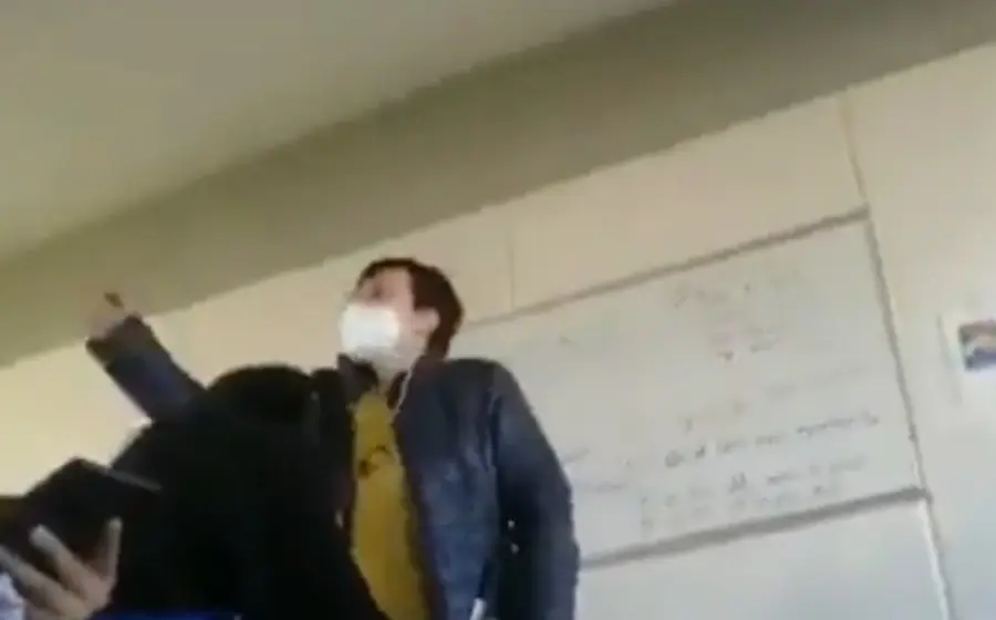 maestra-gritando