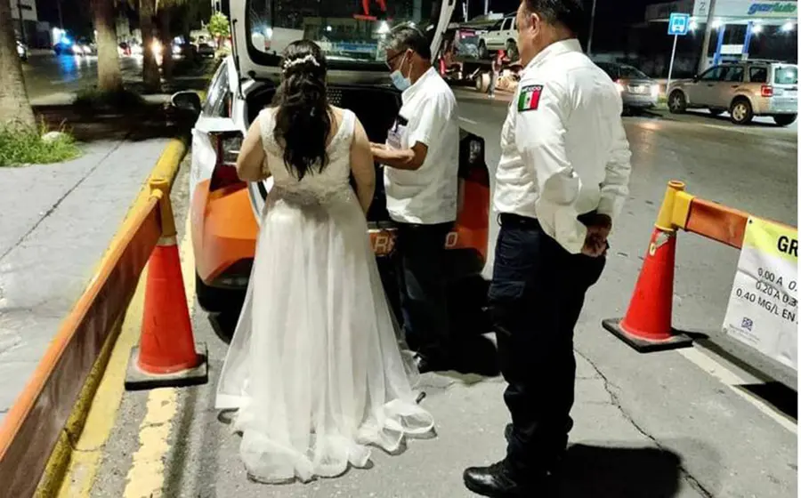 Novios detenidos por alcoholímetro